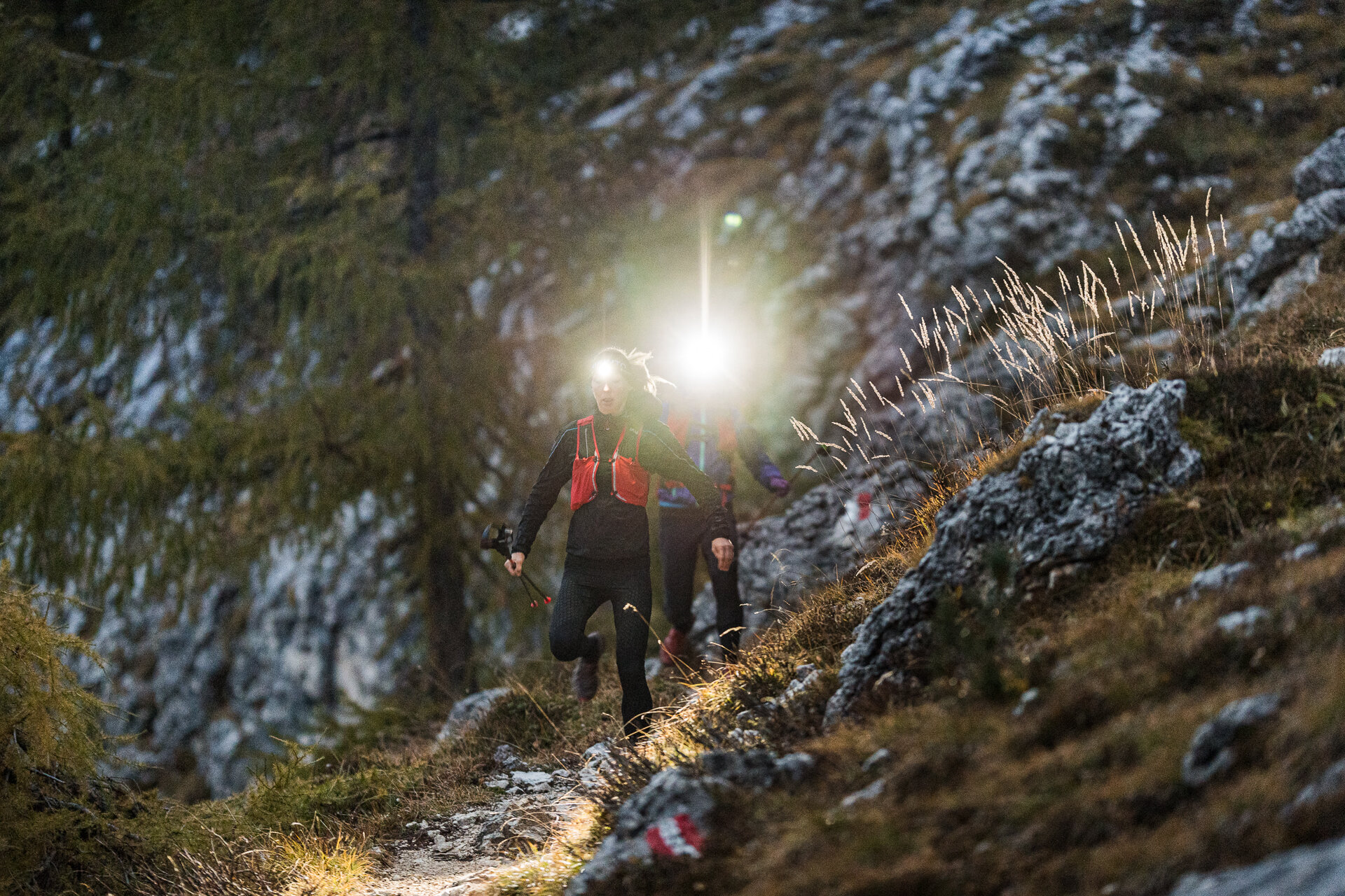 https://www.ledlensershop.se/pub_docs/files/Hodelyktertillping/NEO9R_NEO10R-in_use_Alpfronttrail_Trailrunning-20.jpg